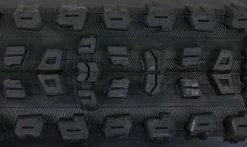 Pneu Maxxis Aggressor Wide Trail - EXO Protection - Dual 62a/60a - Tubeless Ready -France Accessoires Vélo Soldes Boutique Maxxis Aggressor Exo Protection Macro 1235x735