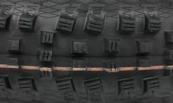 Pneu Schwalbe Magic Mary - Addix Soft - Super Gravity - Tubeless Easy -France Accessoires Vélo Soldes Boutique Pneu Schwalbe Magic Mary Addix Soft SnakeSkin Apex Tubeless Easy macro 1235x735 1