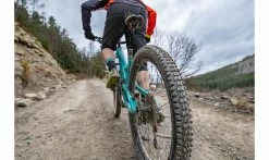 Pneu Hutchinson Griffus Racing Lab Rear 2.40 - Race Riposte Gravity - Hardskin - Tubeless Ready -France Accessoires Vélo Soldes Boutique Pneu Hutchinson Griffus Racing Lab 2.40 Race Riposte Gravity Hardskin Tubeless Ready 1235x735