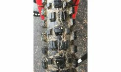 Pneu Maxxis Assegai - 3C Maxx Grip - Wide Trail - DH Casing - Tubeless Ready -France Accessoires Vélo Soldes Boutique Pneu Maxxis Assegai tread 1235x735