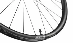 Dt-swiss Roue Avant Enduro DT Swiss EXC 1501 Spline One 30 Boost Frein à Disque Center Lock - Carbone - Tubeless -France Accessoires Vélo Soldes Boutique roue avant dtswiss exc1501 3 1235x735